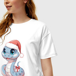 Футболка оверсайз женская Голубая новогодняя змея с подарком, цвет: белый — фото 2