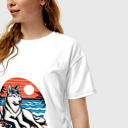 Футболка оверсайз женская Хаски отдыхает на пляже, цвет: белый — фото 2