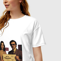 Футболка оверсайз женская Мужчина и девушка с чертежом НЛО ретрофутуризм поп, цвет: белый — фото 2
