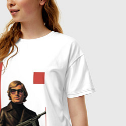Футболка оверсайз женская Мужчина с автоматом ретрофутуризм поп-арт 1970-е, цвет: белый — фото 2