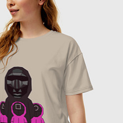 Футболка оверсайз женская Персонажи сериала игра в кальмара, цвет: миндальный — фото 2