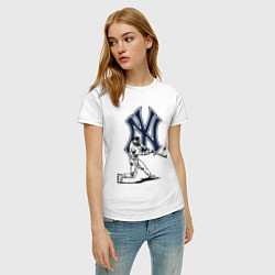 Футболка хлопковая женская New York Yankees - baseball team, цвет: белый — фото 2