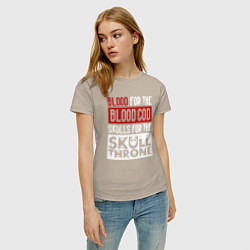 Футболка хлопковая женская Девиз Последователей Кхорна для темного фона, цвет: миндальный — фото 2