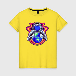 Футболка хлопковая женская Космонавт возле планеты, цвет: желтый