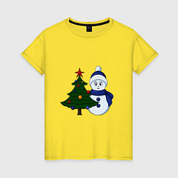 Футболка хлопковая женская Снеговик и новогодняя елка, цвет: желтый