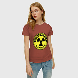 Футболка хлопковая женская Danger radiation sign, цвет: кирпичный — фото 2