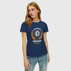 Футболка хлопковая женская Лого Chelsea и надпись legendary football club, цвет: тёмно-синий — фото 2