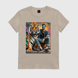 Футболка хлопковая женская Чувак хипстер с тигром - нейросеть, цвет: миндальный