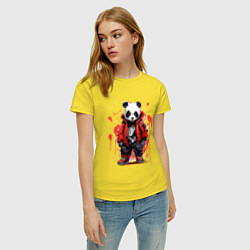 Футболка хлопковая женская Модная панда в красной куртке, цвет: желтый — фото 2