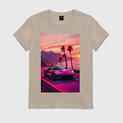 Футболка хлопковая женская Суперкар едет около океана, цвет: миндальный