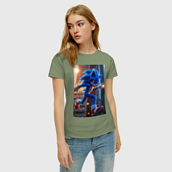 Футболка хлопковая женская Соник убегает от летящих ракет, цвет: авокадо — фото 2