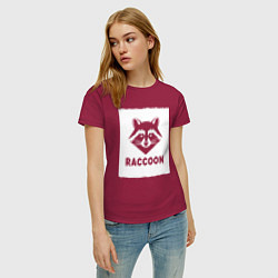 Футболка хлопковая женская Енот белый штрих, цвет: маджента — фото 2