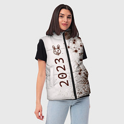 Женский жилет НГ Кролик в стиле граффити: по-вертикали на светло, цвет: 3D-черный — фото 2