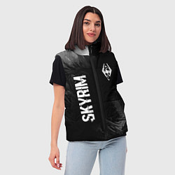 Женский жилет Skyrim glitch на темном фоне: надпись, символ, цвет: 3D-черный — фото 2